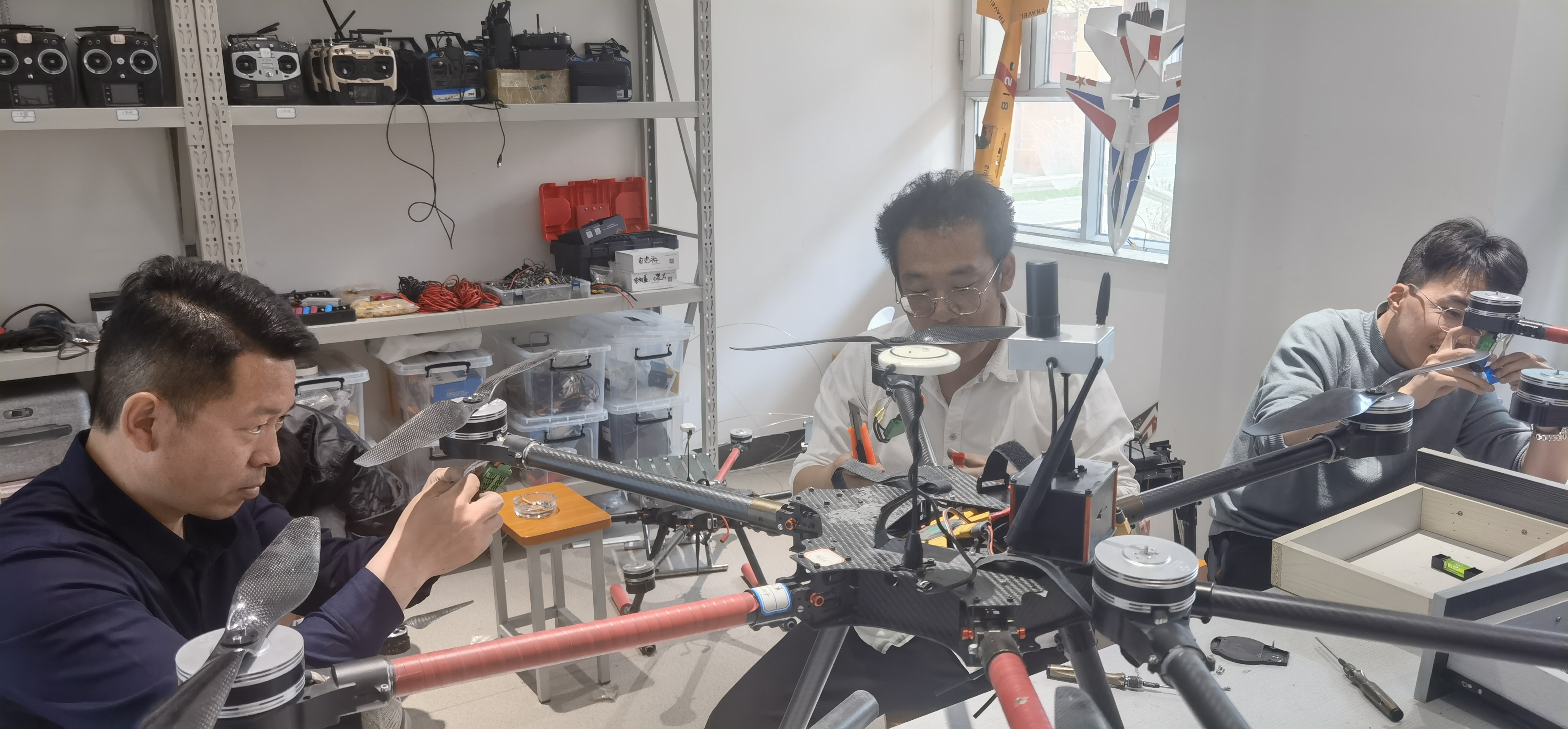 新疆青少年无人机培训丨在兴趣中玩转无人机！培养航空天赋！