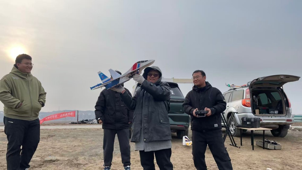 保华润天新疆无人机培训:行业刚需!无人机驾驶员成高薪稀缺人才