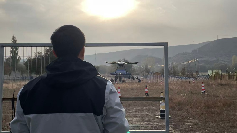 保华润天新疆无人机培训:行业刚需!无人机驾驶员成高薪稀缺人才