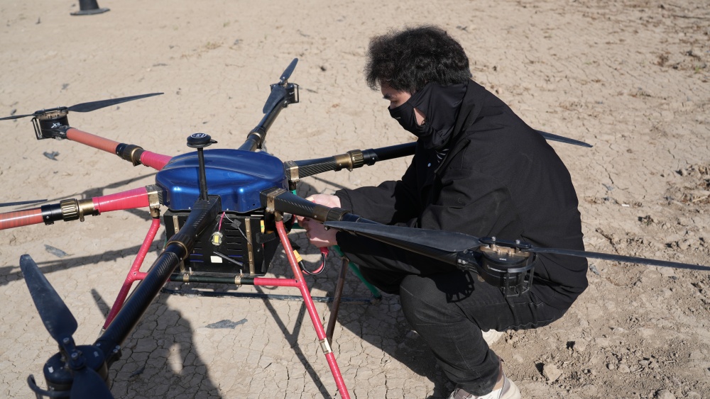 新疆无人机吊运成趋势 保华润天破解地形难题