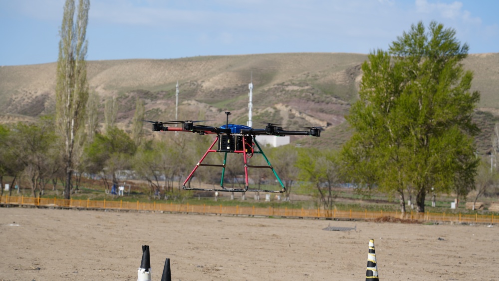 新疆无人机吊运成趋势 保华润天破解地形难题